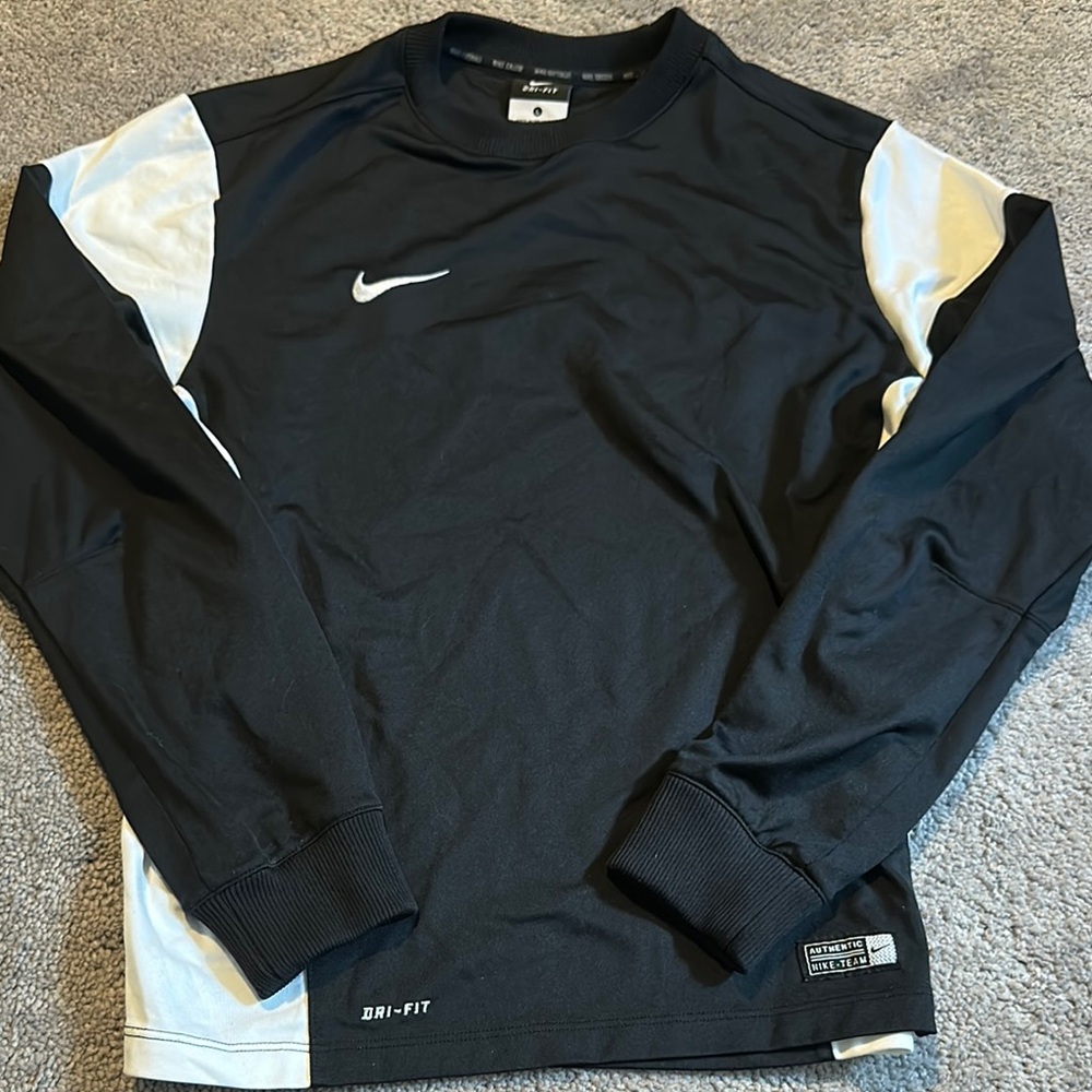 Kids Nike Black Long Sleeve crew neck Dri-FIT Tee/sweatshirt